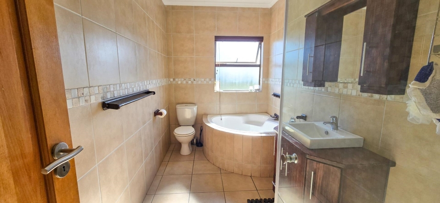 4 Bedroom Property for Sale in Myburgh Park Western Cape